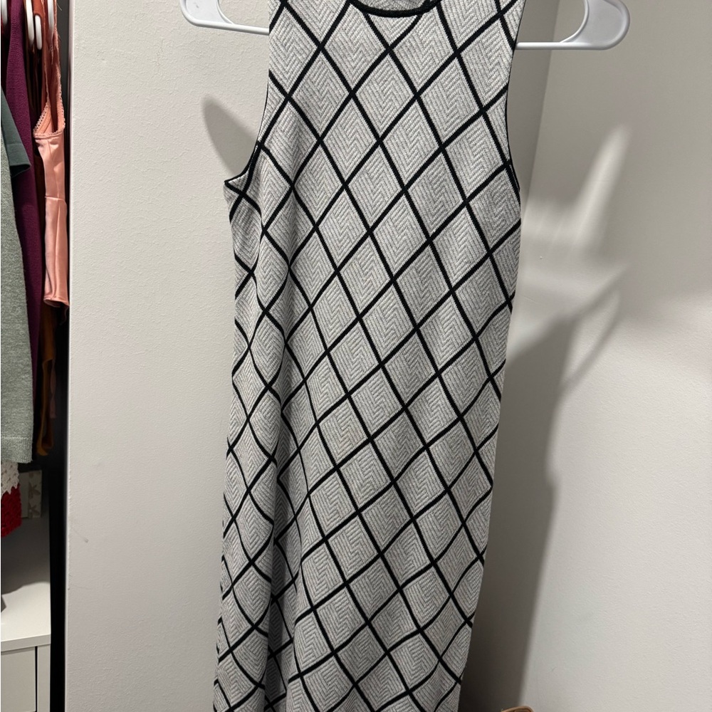 Chic Black and White Checkered Midi Sweater Dress